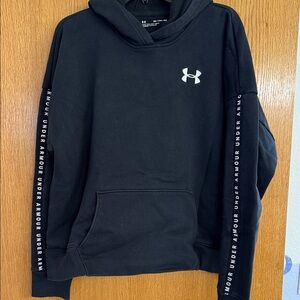 Under Armour women’s Black Pullover Hoodie